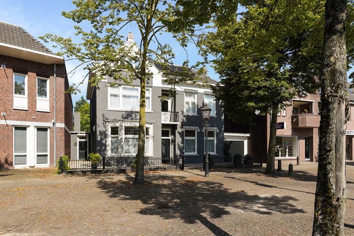 View photo 1 of Raadhuisstraat 11