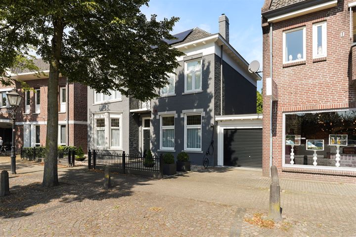 View photo 4 of Raadhuisstraat 11