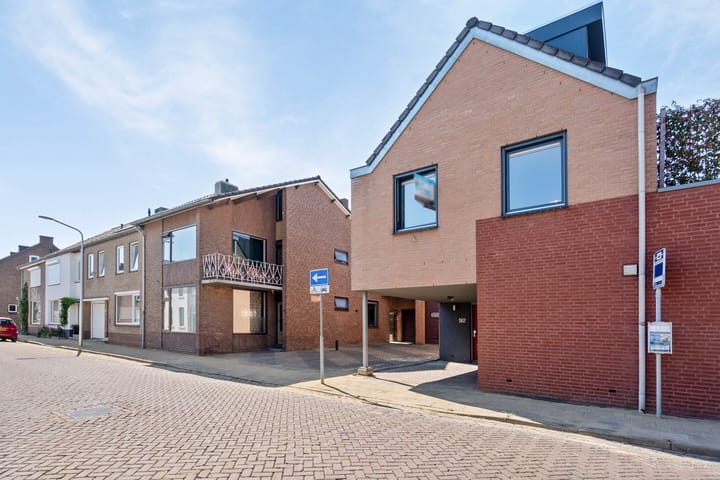 Photo 31 of Heugemerstraat 92