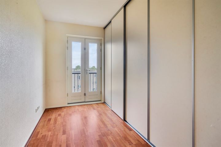 View photo 30 of L. Springerstraat 208