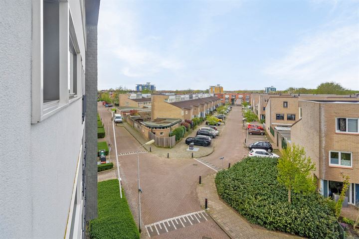 View photo 42 of L. Springerstraat 208