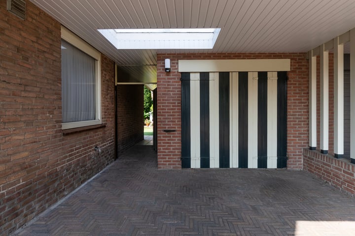 View photo 32 of Iepenlaan 18