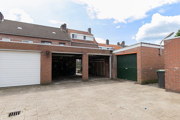 Bekijk foto 32 van Oerlesestraat 143