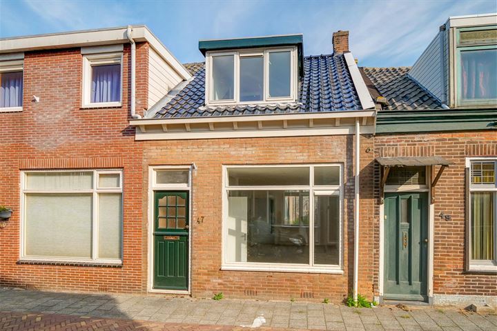 Bekijk foto 1 van De Ruijterstraat 47