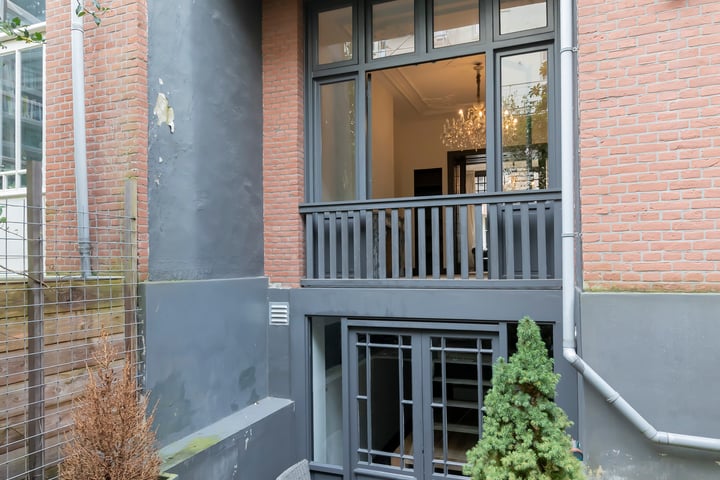 Bekijk foto 19 van Valeriusstraat 126-H