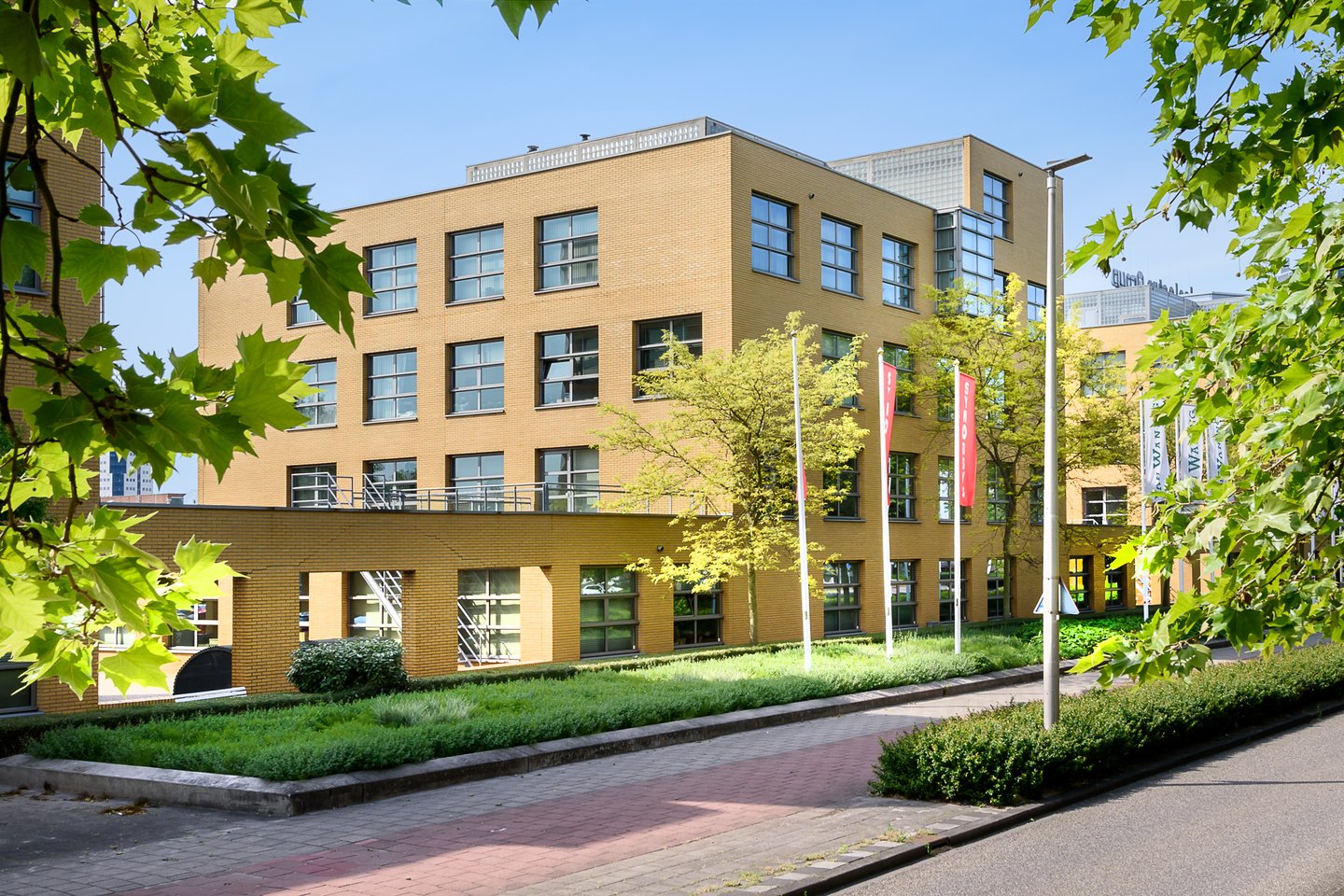 Bekijk foto 3 van Rivium 3e straat 19