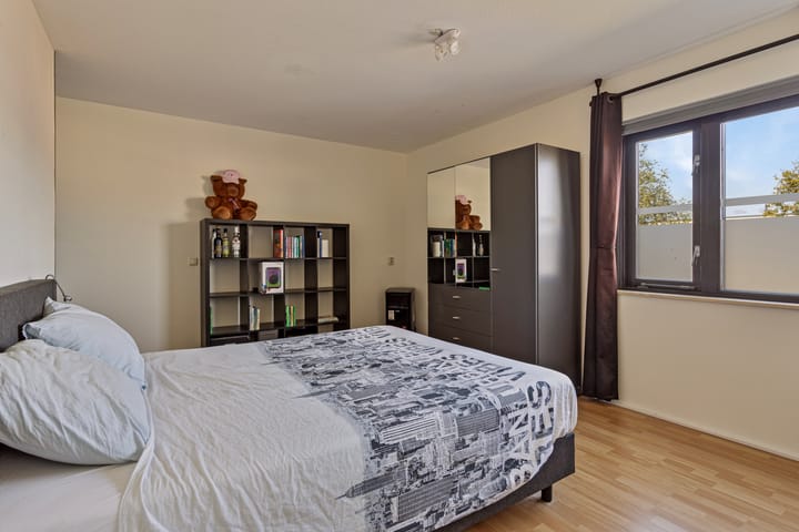 Foto 24 van Middenstip 16