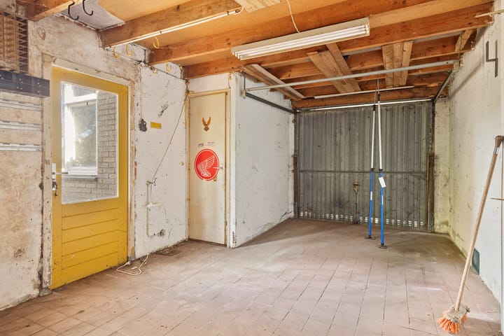 Photo 21 of Leeuwenstraat 2