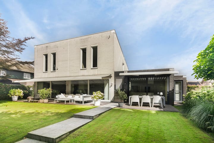 Photo 1 of van Middelhovenstraat 14-B