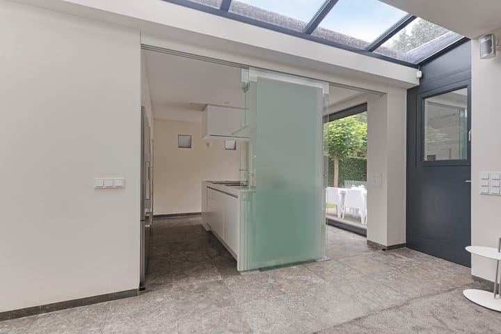 Photo 12 of van Middelhovenstraat 14-B