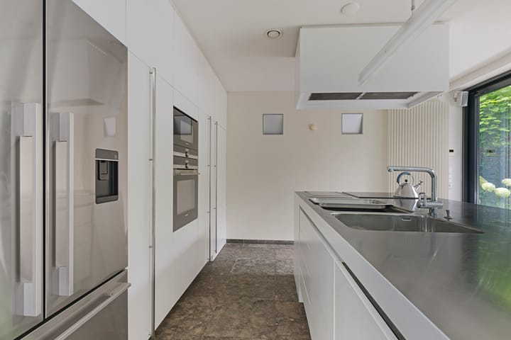 Photo 15 of van Middelhovenstraat 14-B