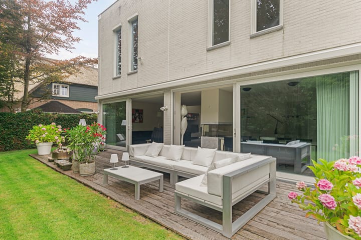 Photo 16 of van Middelhovenstraat 14-B