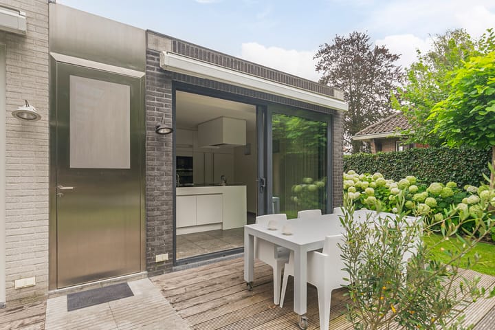 Photo 17 of van Middelhovenstraat 14-B