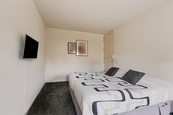 Photo 19 of van Middelhovenstraat 14-B