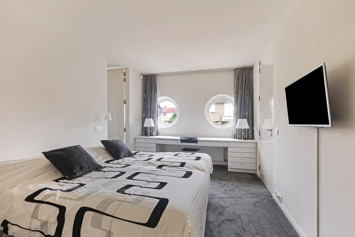 Photo 20 of van Middelhovenstraat 14-B