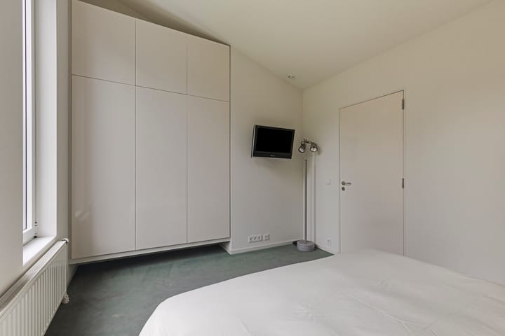 Photo 25 of van Middelhovenstraat 14-B