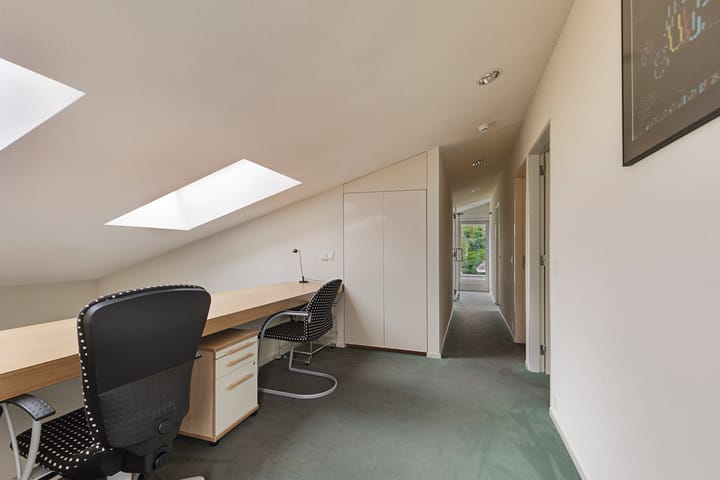 Photo 29 of van Middelhovenstraat 14-B