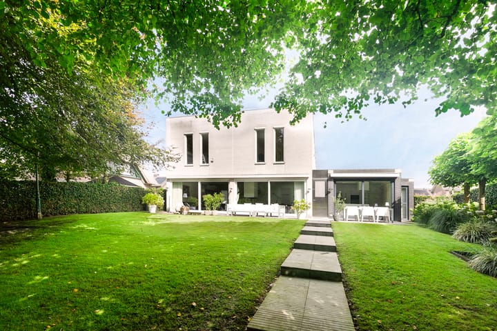 Photo 32 of van Middelhovenstraat 14-B