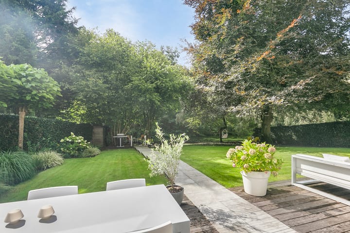 Photo 33 of van Middelhovenstraat 14-B