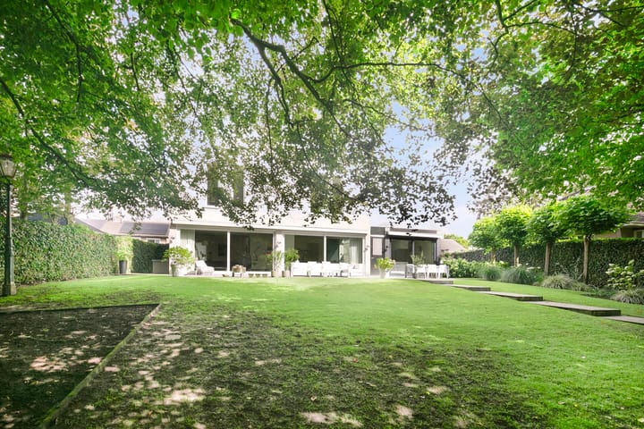 Photo 34 of van Middelhovenstraat 14-B