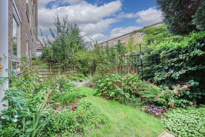 Photo 2 of Jennerstraat 23