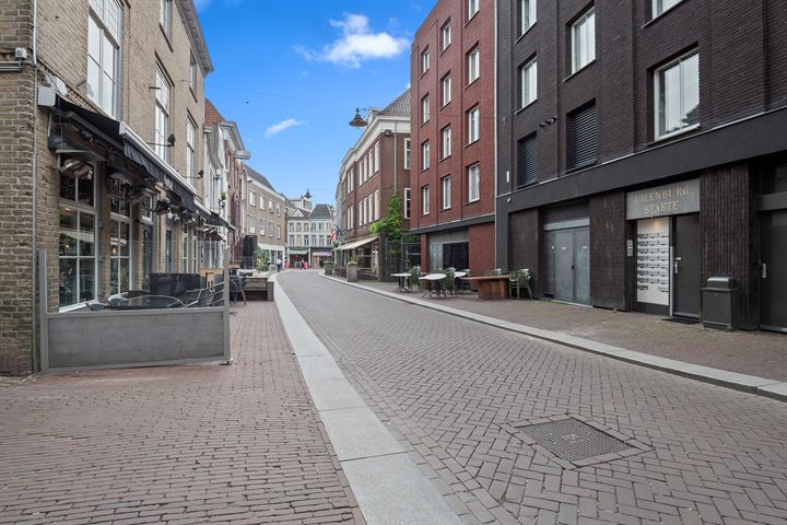 Bekijk foto 36 van Karrenstraat 27