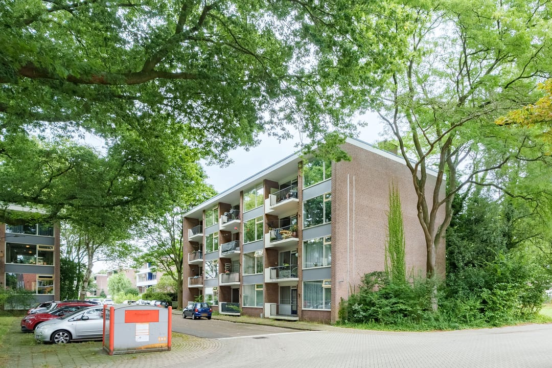 Photo 2 of Van der Waalsstraat 6