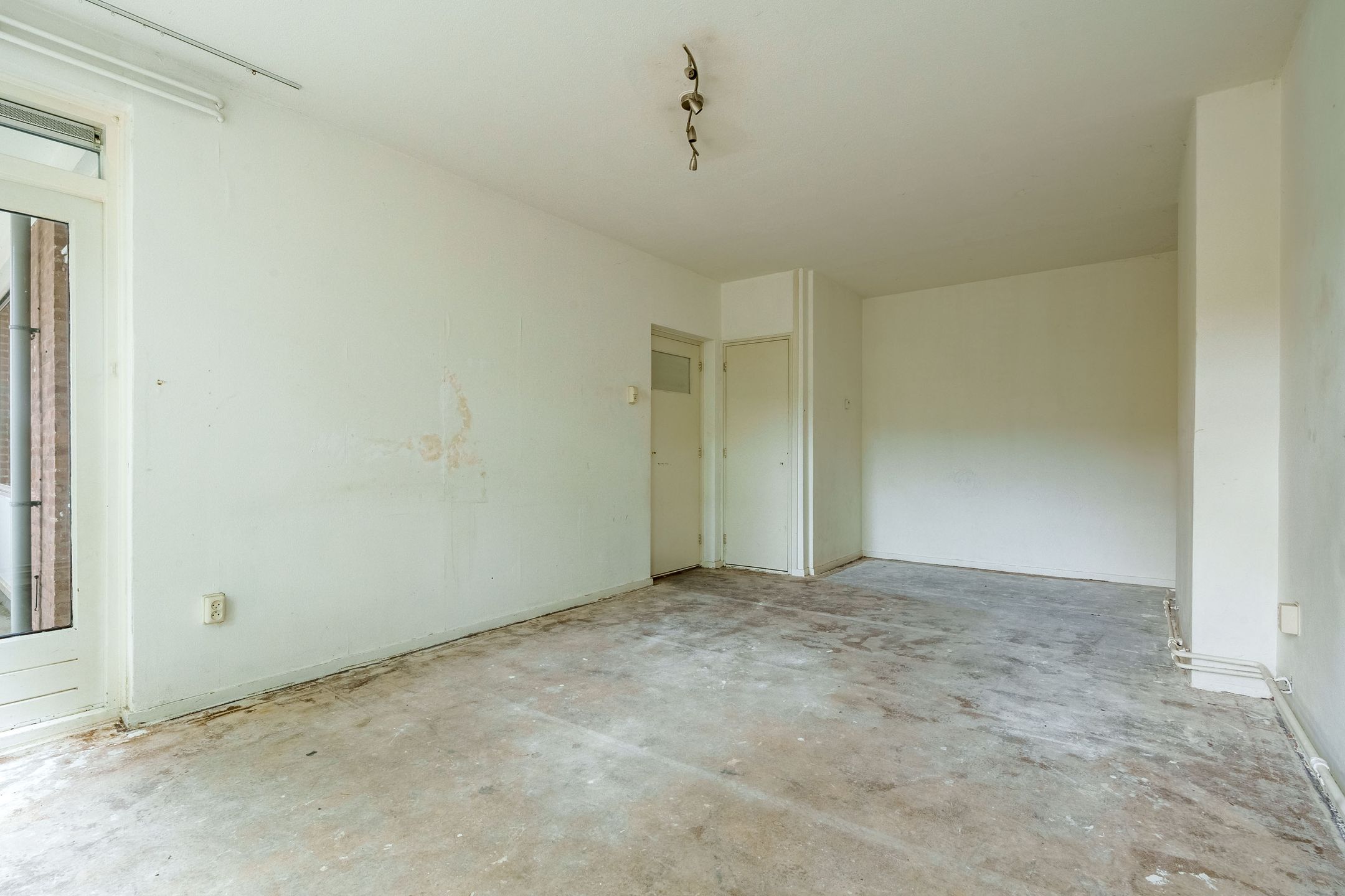 Photo 9 of Van der Waalsstraat 6