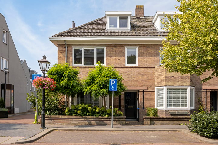 View photo 1 of Dorpsstraat 14