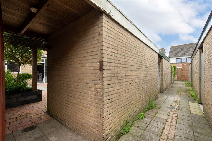 Bekijk foto 25 van Huijgensstraat 63