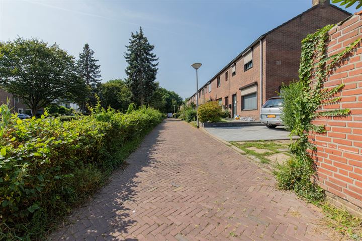 View photo 4 of Parallelweg 18