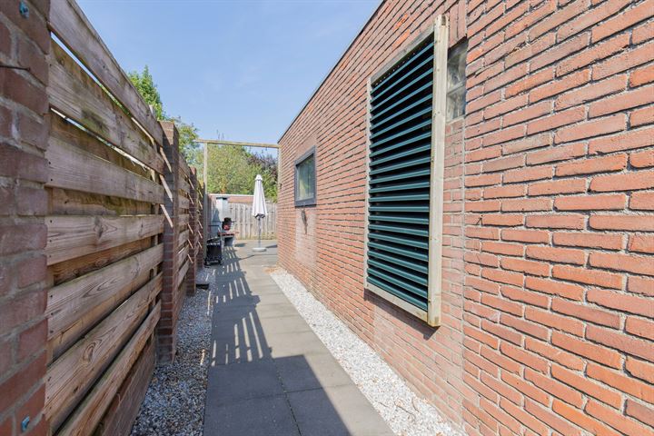 View photo 17 of Parallelweg 18