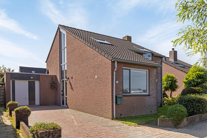 View photo 4 of Reusensestraat 30