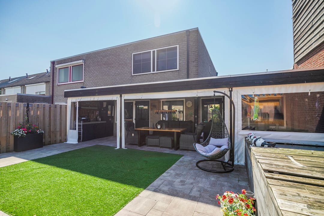 Photo 2 of Meidoornstraat 22