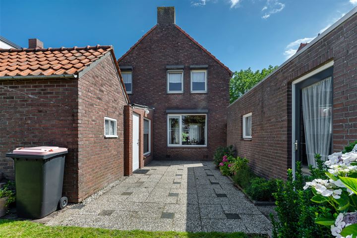 Bekijk foto 10 van Graaf Engelbrechtstraat 23