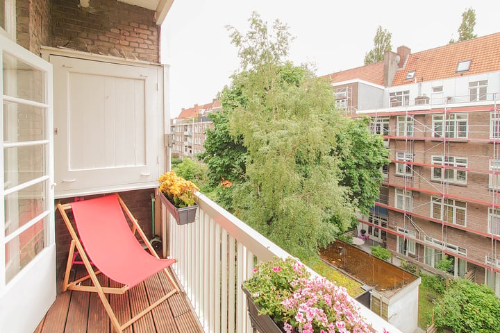 View photo 2 of Roerstraat 71-3