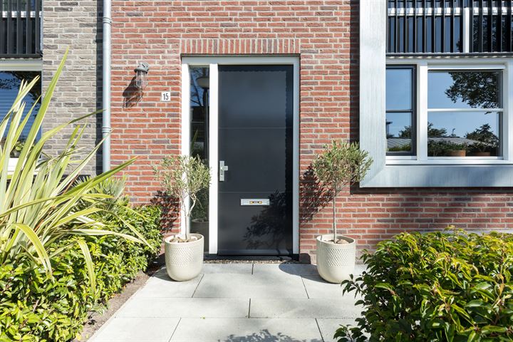 View photo 5 of Doorbraak 15