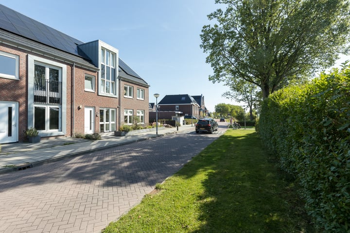 View photo 33 of Doorbraak 15