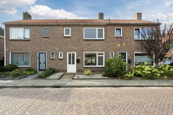 Bekijk foto 1 van Ds Kooimanstraat 36