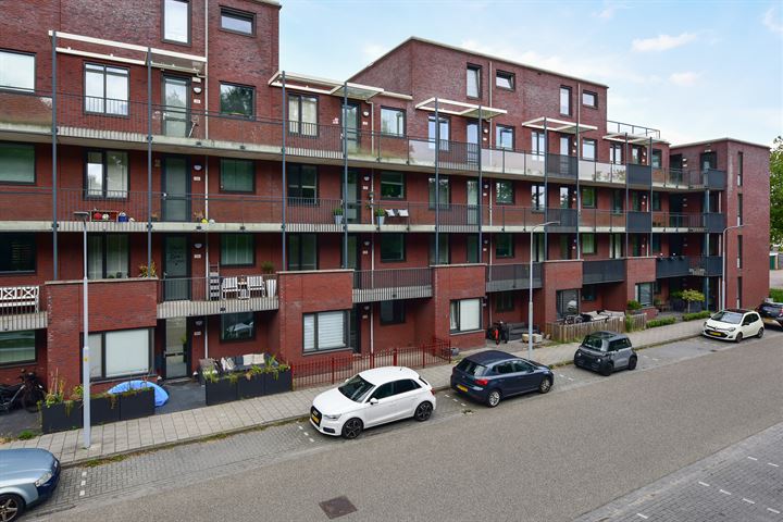 View photo 2 of Windestraat 128