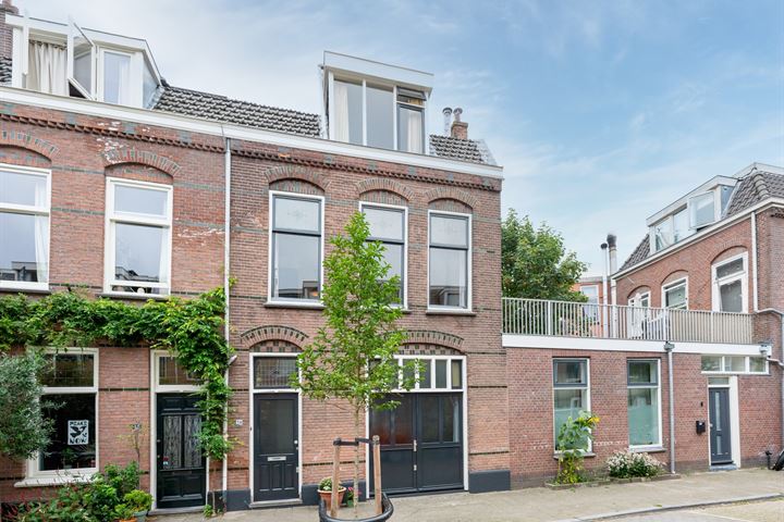 View photo 1 of Abraham Bloemaertstraat 20