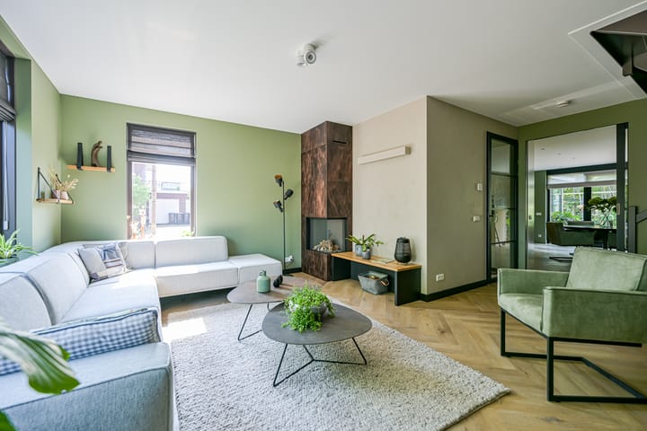 Foto 4 van van Velzenstraat 59