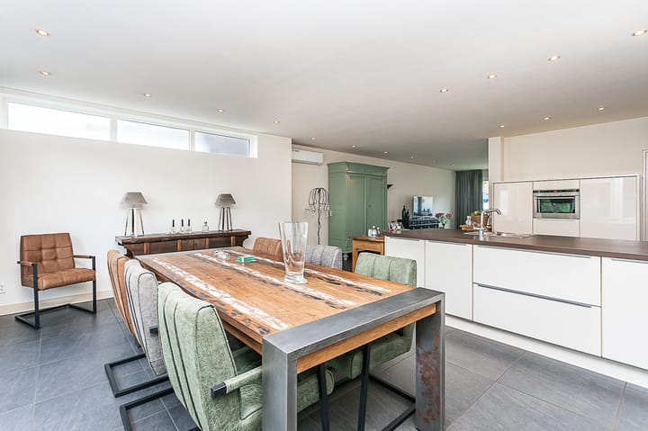 Photo 10 of Julianastraat 17