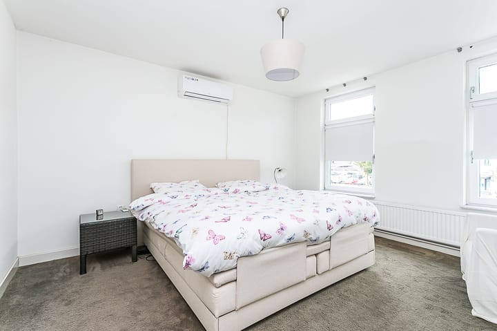 Photo 13 of Julianastraat 17