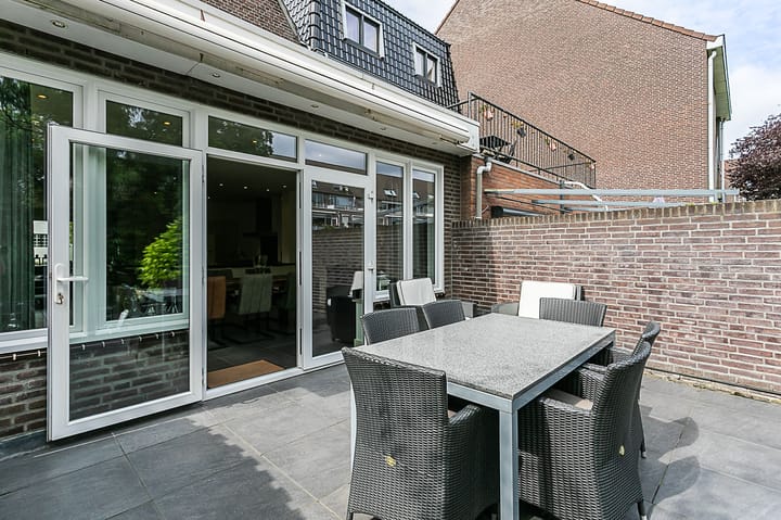 Photo 23 of Julianastraat 17