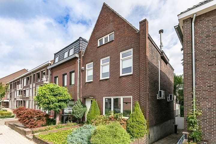 Photo 28 of Julianastraat 17