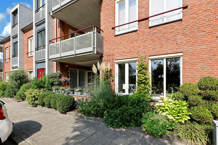 View photo 2 of Ruysdaelstraat 53