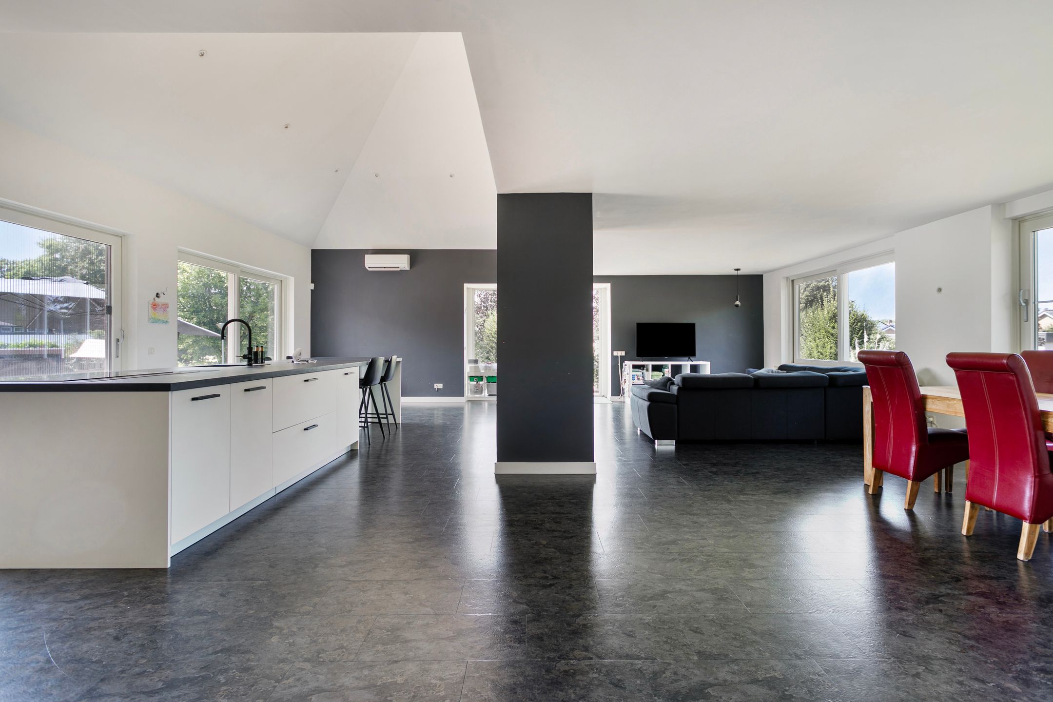 Fundaparel: in deze Bergse villa zie je 50 tinten grijs - indebuurt