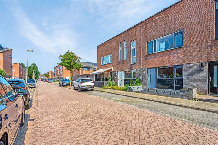 Bekijk foto 30 van Milongastraat 19