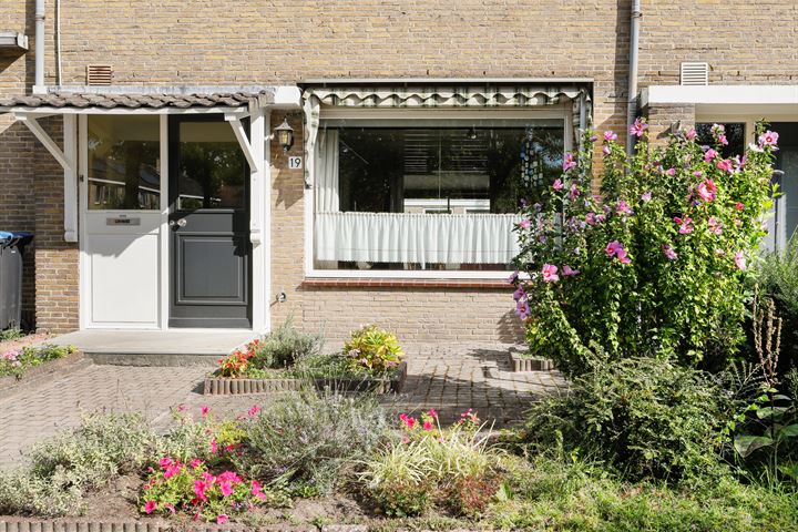 Bekijk foto 32 van Schumannstraat 19